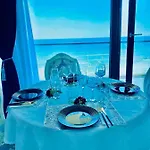 Luxury By The Sea, Mamaia