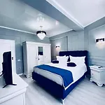 Luxury By The Sea, Mamaia Apartment