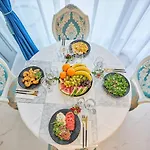 Luxury By The Sea, Mamaia Apartment