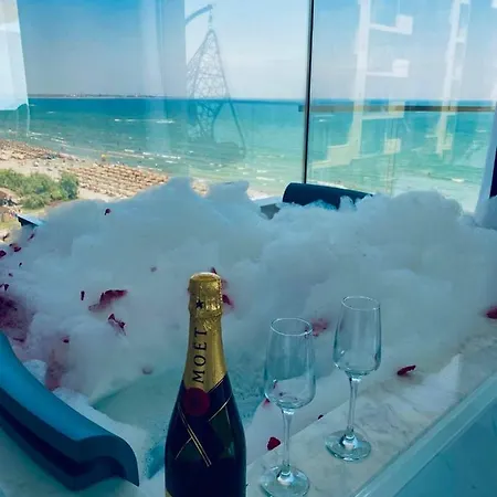 Luxury By The Sea, Mamaia Apartman *