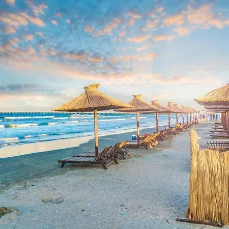 Luxury By The Sea, Mamaia *