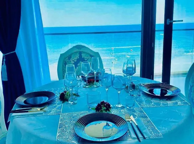 Luxury By The Sea, Mamaia