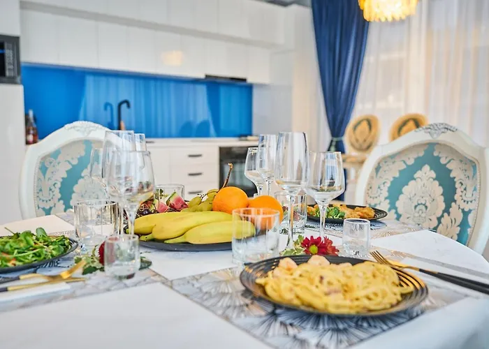 Luxury By The Sea, Mamaia Apartment *