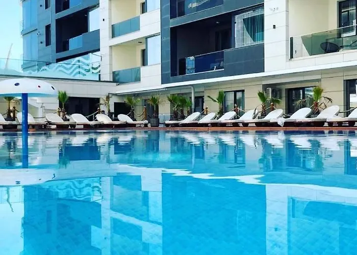 Luxury By The Sea, Mamaia Apartment